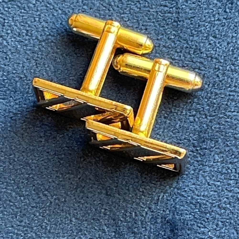 Shields Fifth Avenue Gold Rectangle Cufflinks - Picture 13 of 13